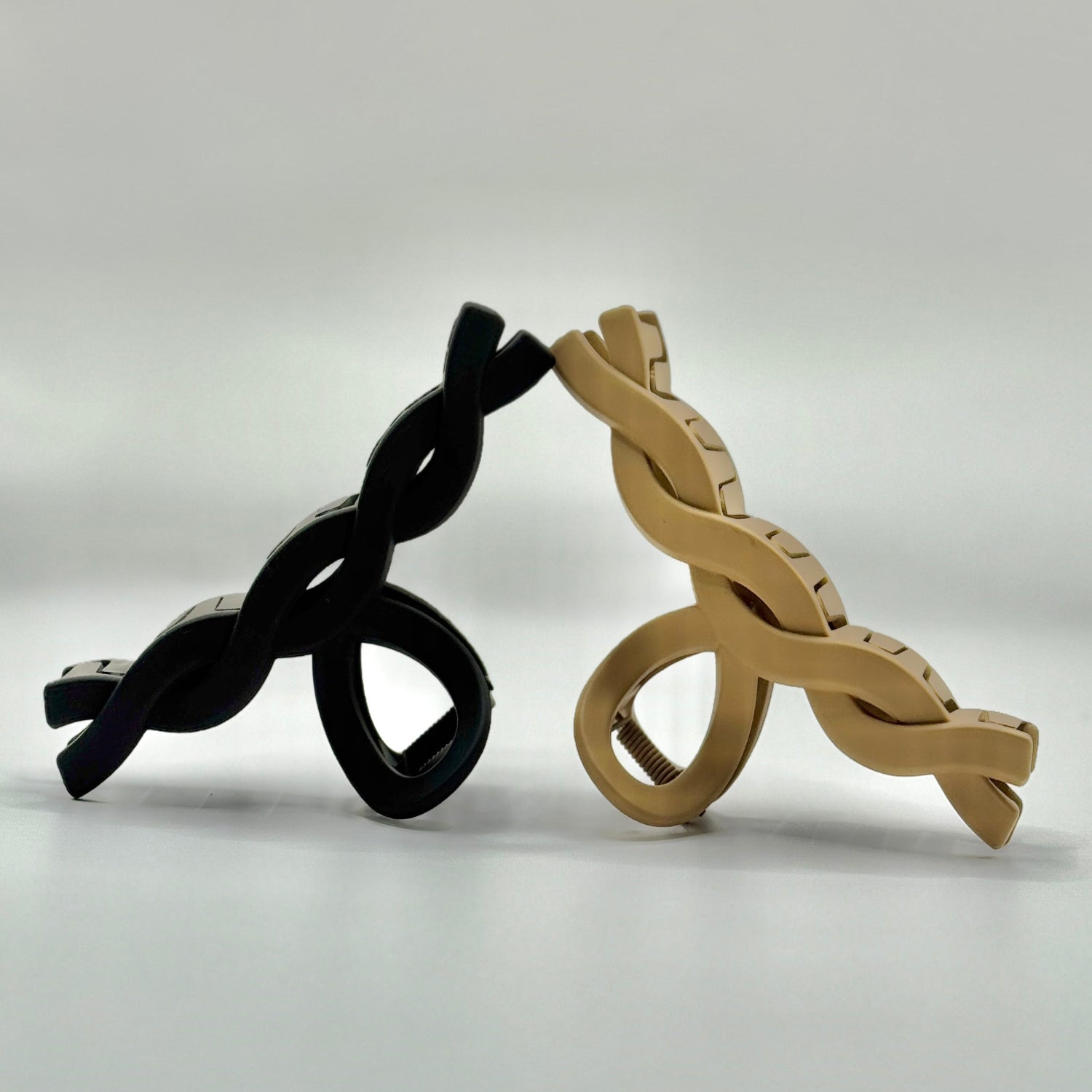 Twisted Loop Catching Clip