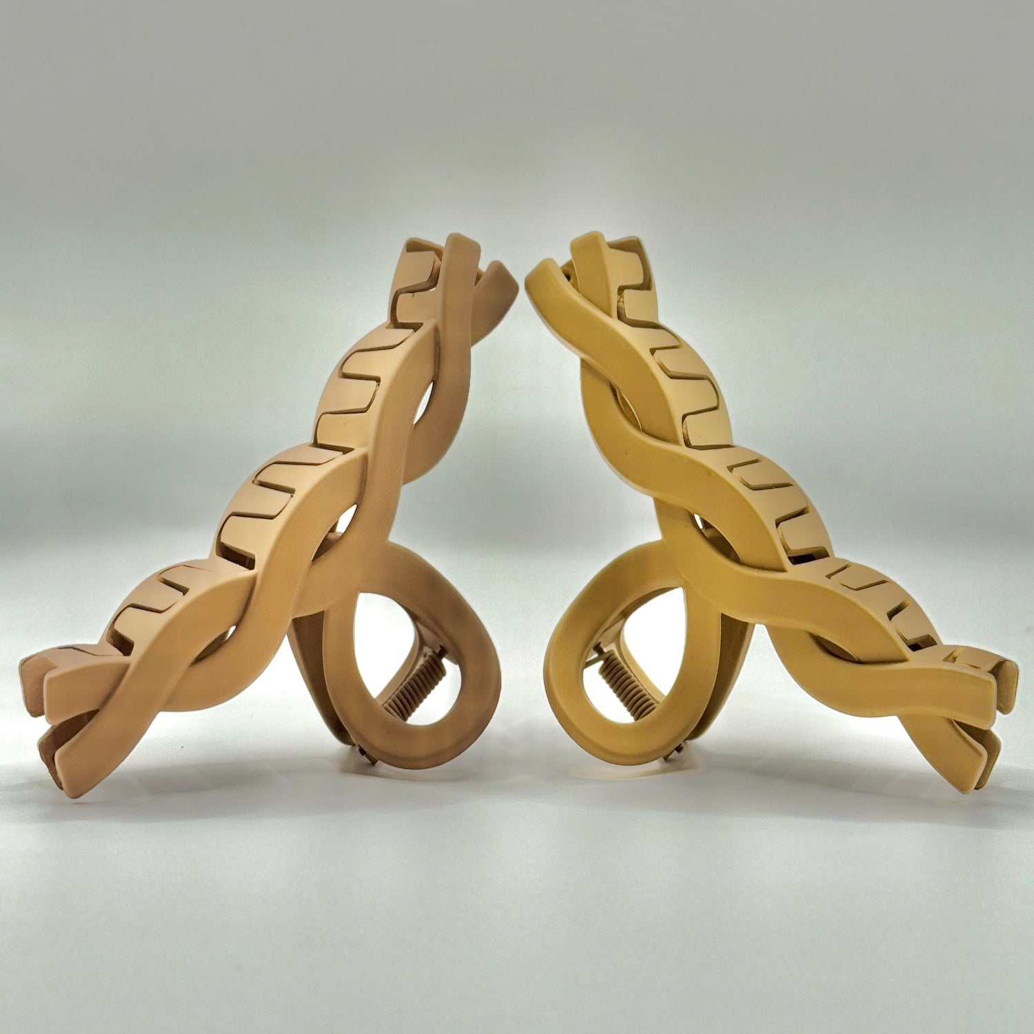 Twisted Loop Catching Clip