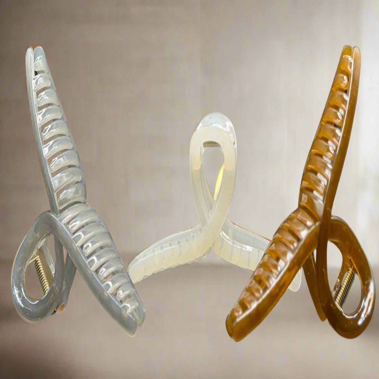 Crossing Loop Hair Clip