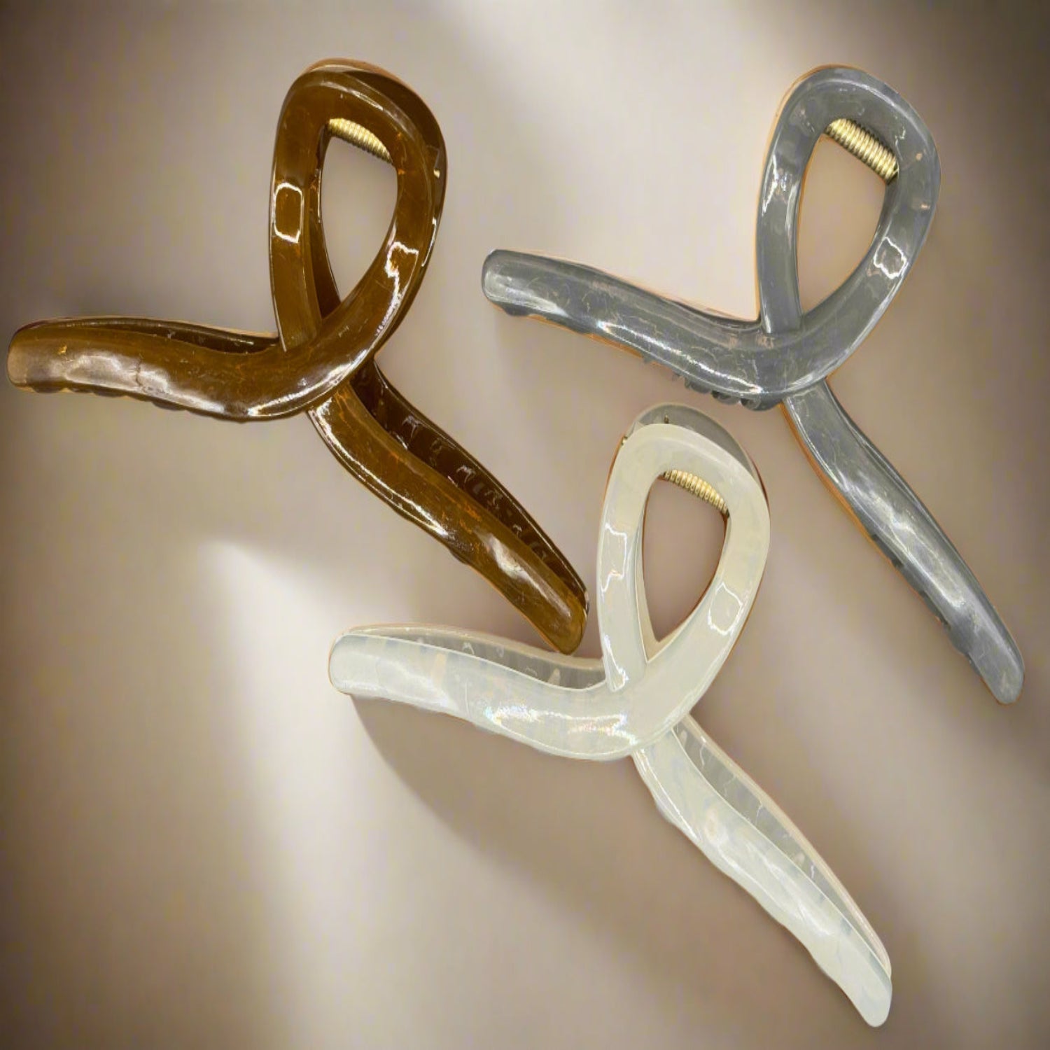 Crossing Loop Hair Clip