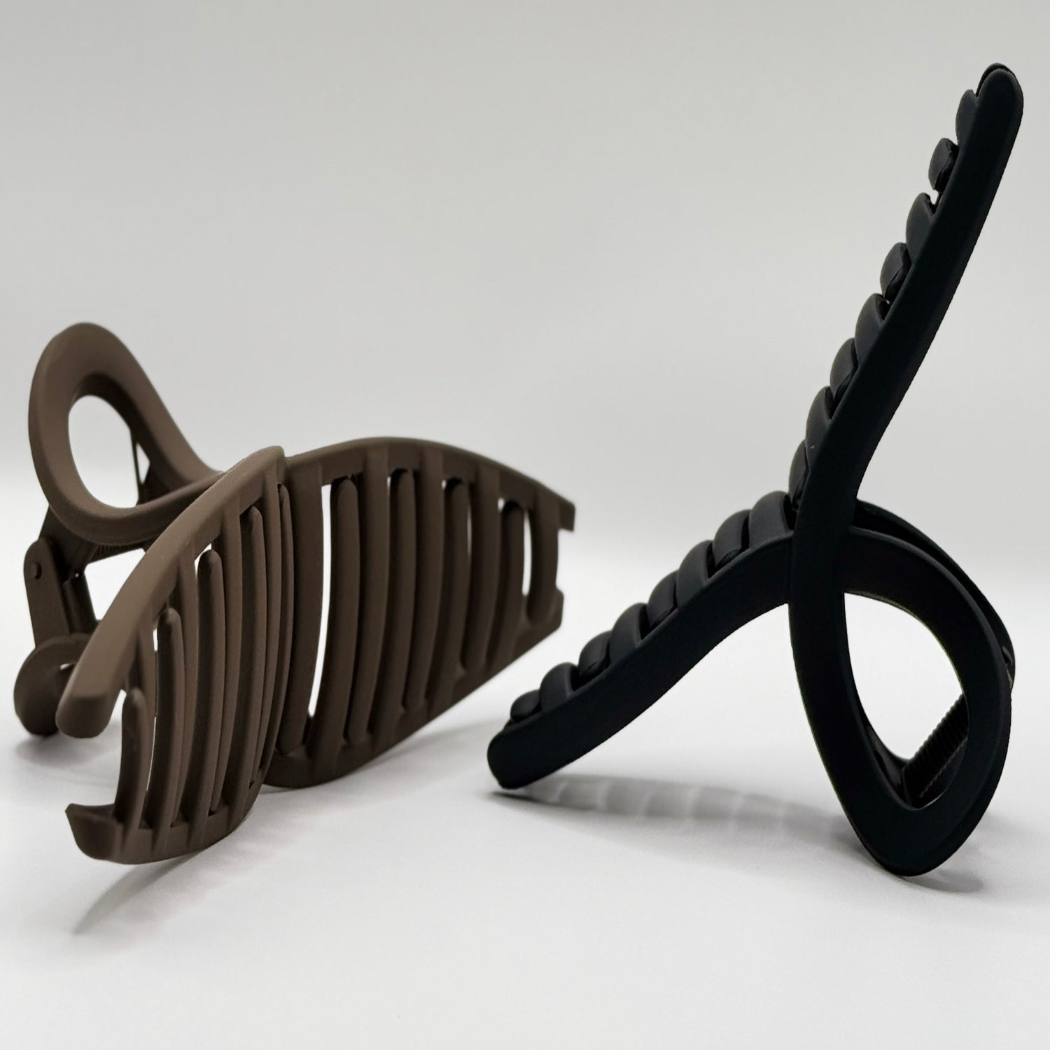 Matt Crossing Loop Hair Clip