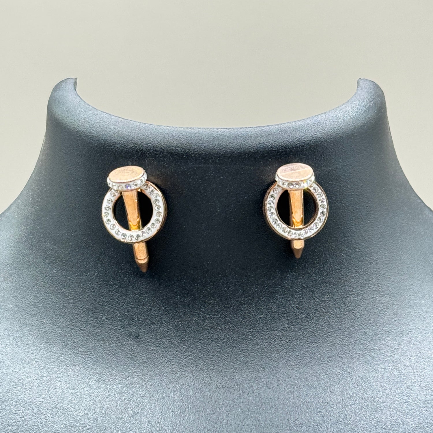 Just un Clou Earrings