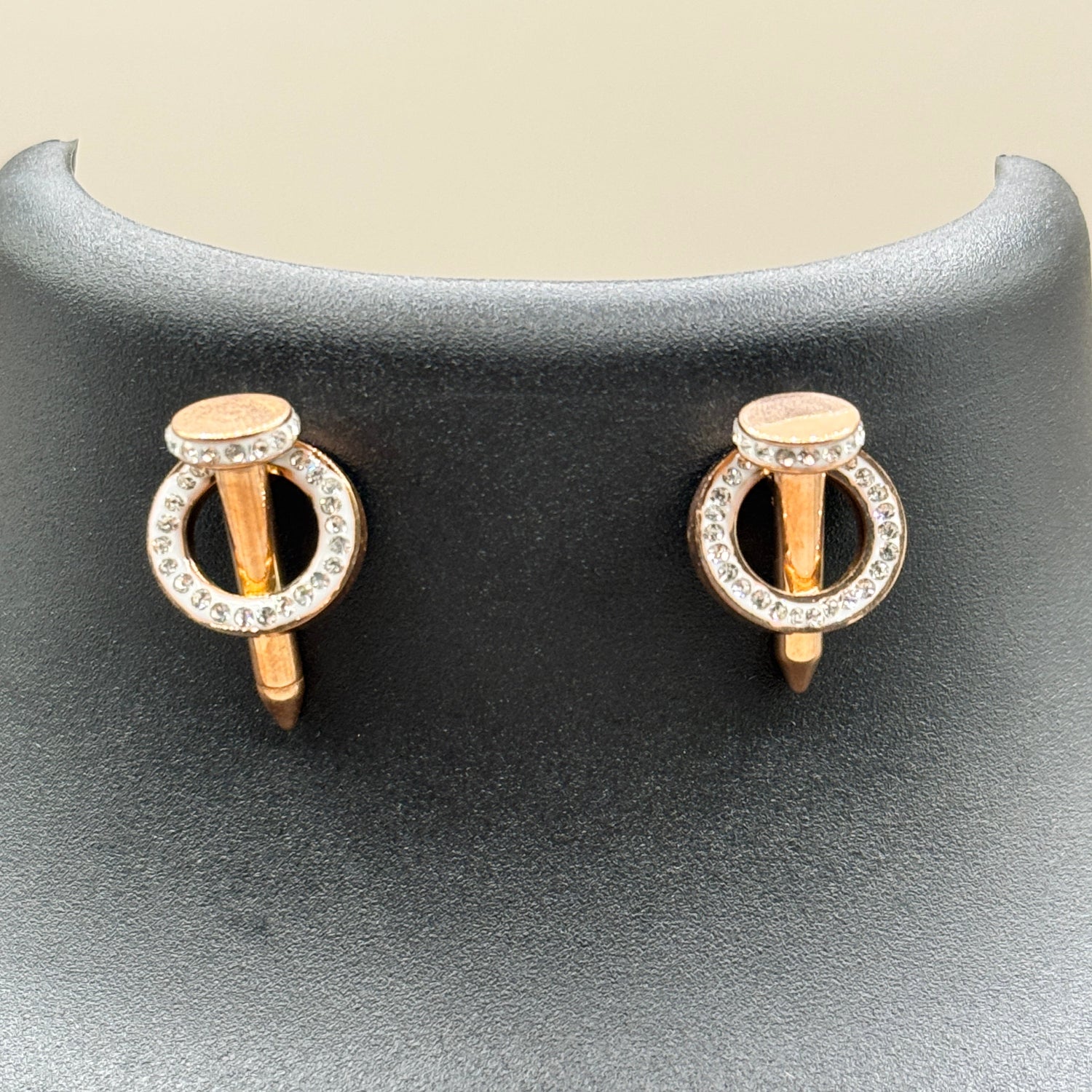 Just un Clou Earrings